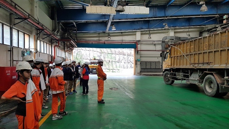 現場參觀-垃圾傾卸平台