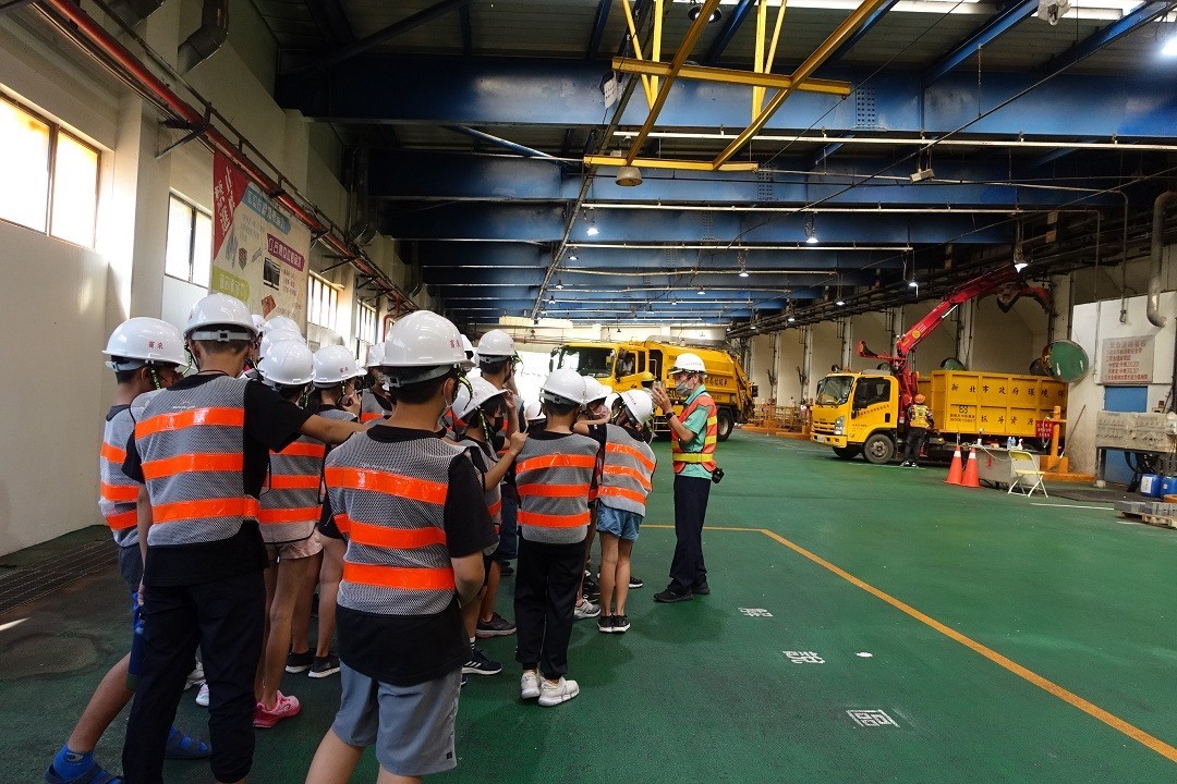 參觀垃圾傾卸平台 