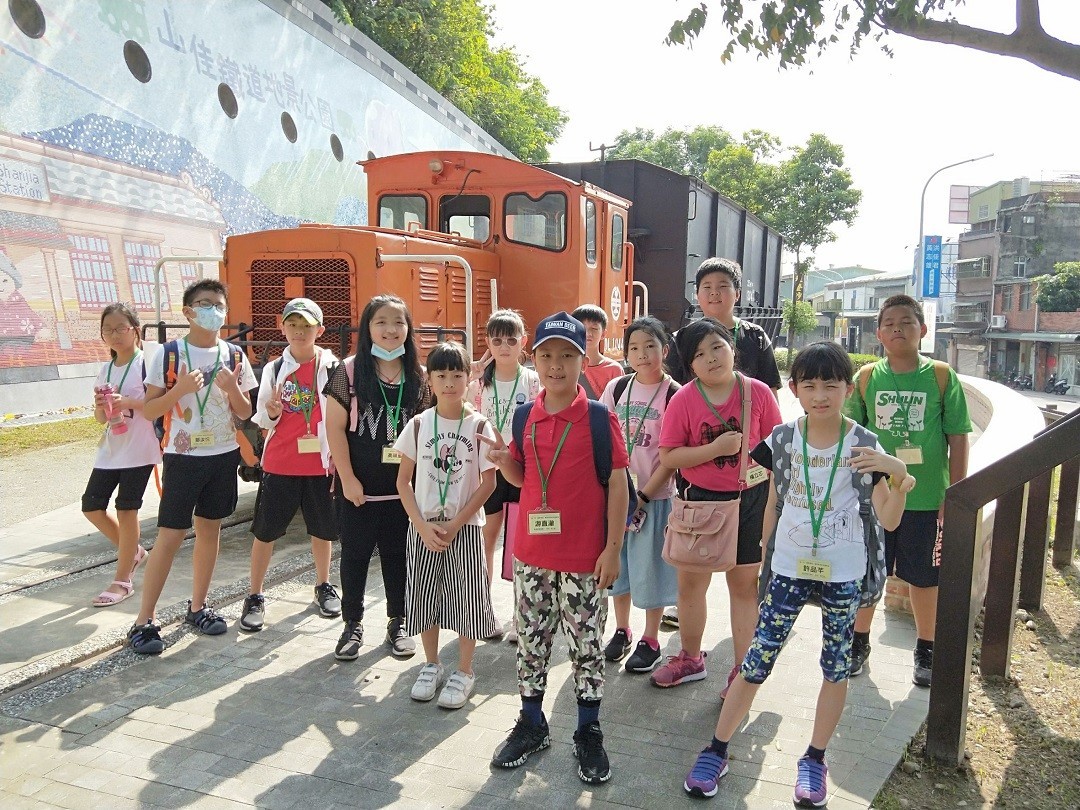 山佳車站合影留念