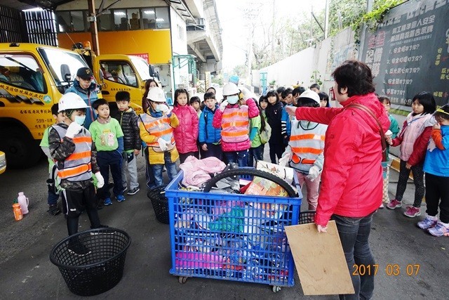 資源回收廠參訪體驗 