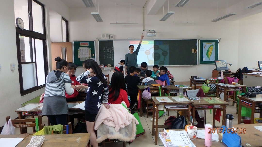 鄧名敦老師上課情形