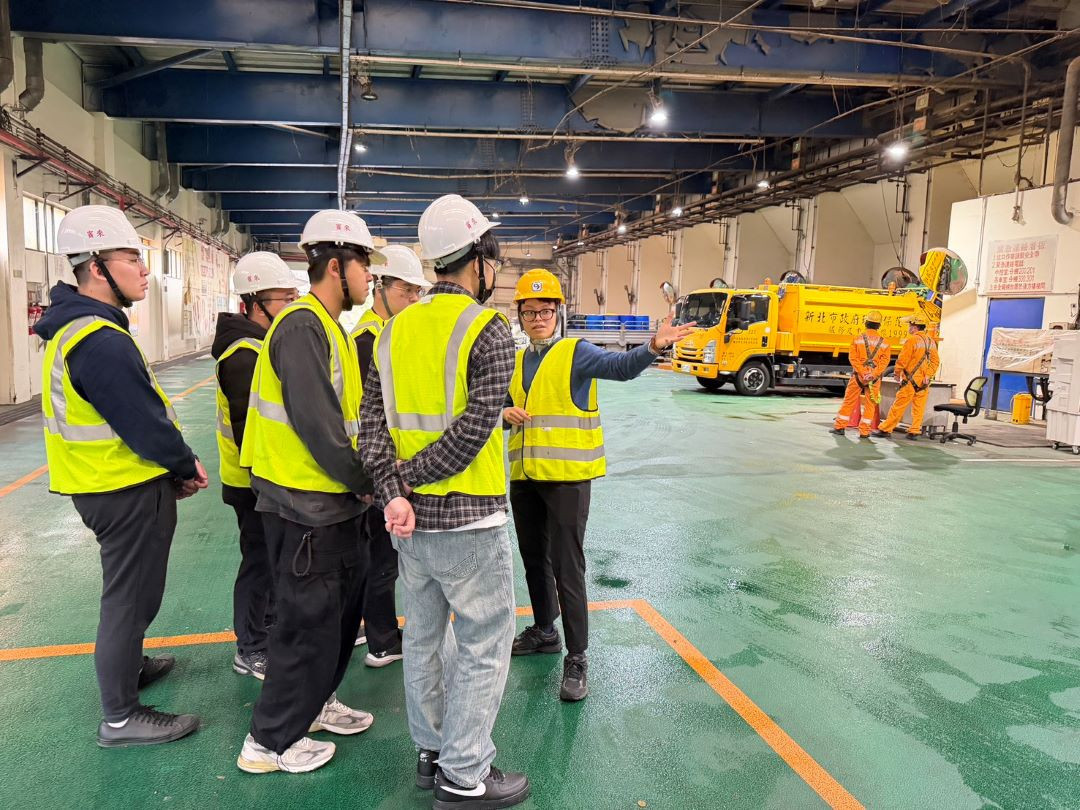 現場導覽解說－垃圾車傾卸平台